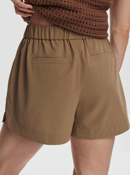 Nila short