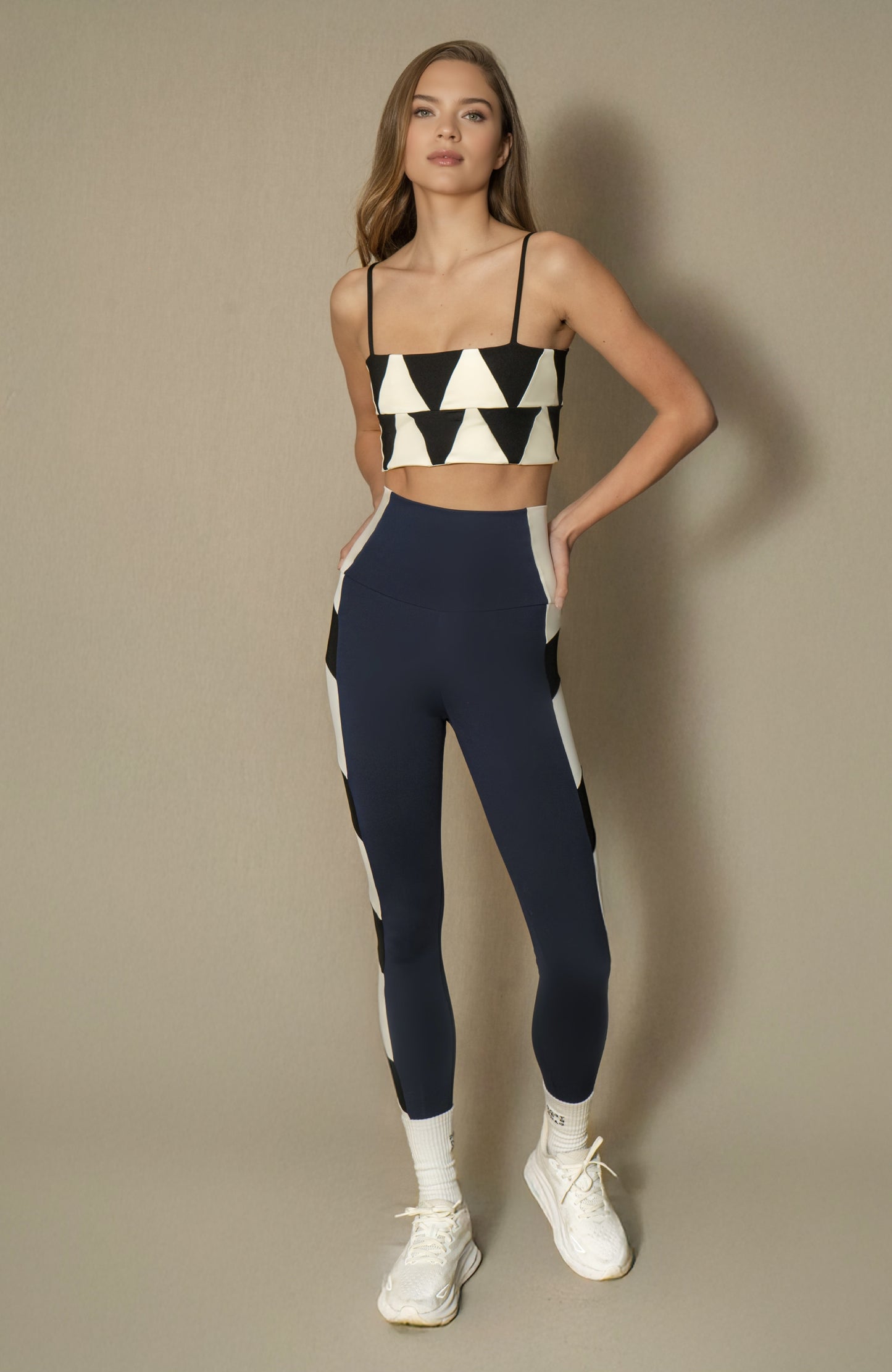 Single arrow legging